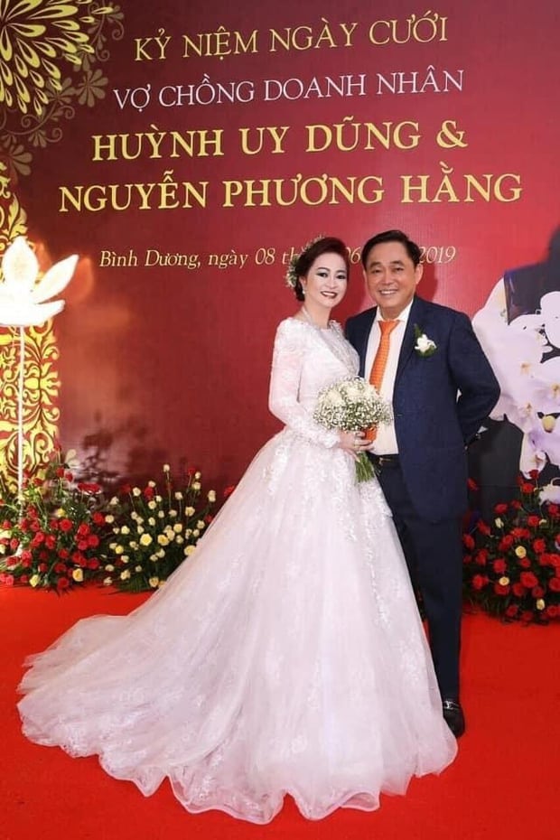 Đám cưới "sặc mùi tiền" của bà Phương Hằng và ông Dũng "lò vôi" 11 năm trước: 10.000 khách, hơn 500 bảo vệ, hoa tươi rợp trời Đại Nam
