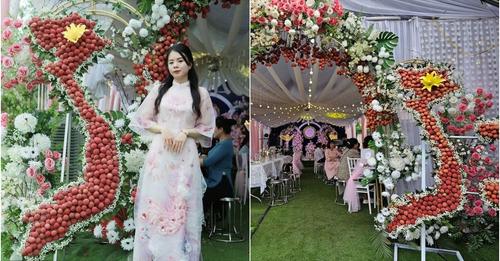 Cổng cưới độc lạ hình bản đồ từ 100kg vải thiều Bắc Giang do mẹ cô dâu trang trí: Xong tiệc, gỡ xuống ăn