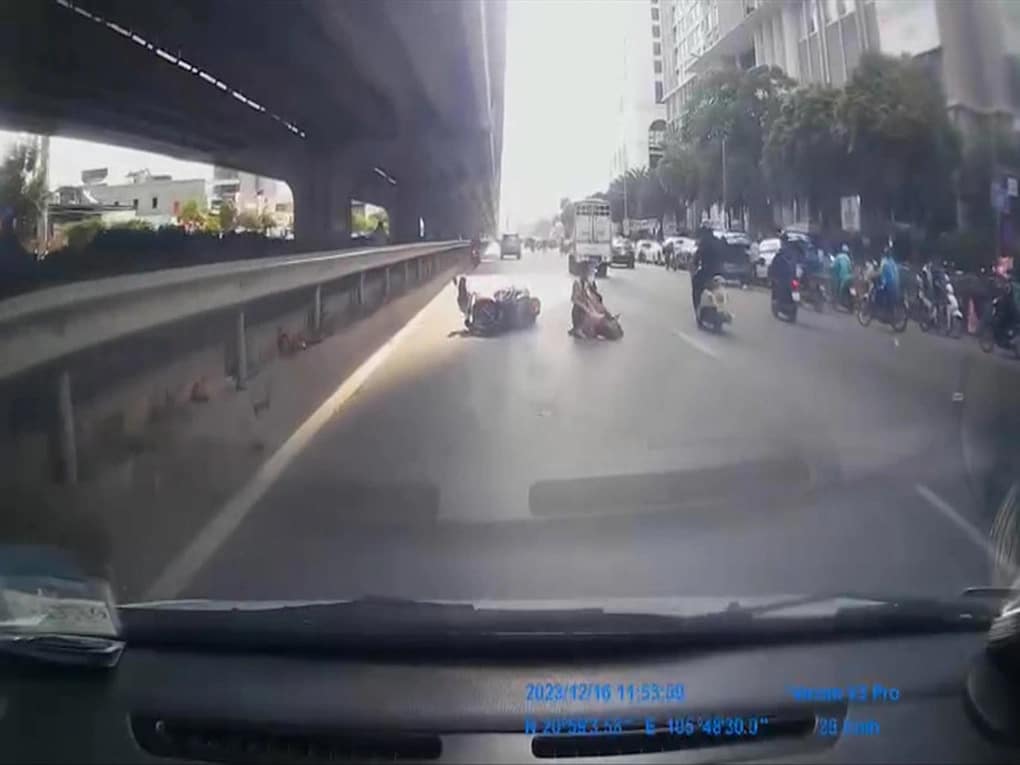 Hà Nội: Truy tìm tài xế xe tải cố tình chèn ngã người đi xe máy rồi bỏ chạy