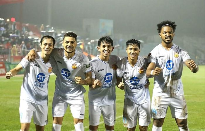 CLB Thép xanh Nam Định có hat-trick giải thưởng tháng 10 V-League